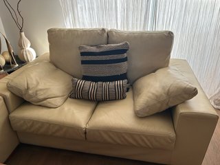 Dos sofás piel autentica de lujo marca BoConcept