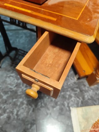 Máquina de coser antigua Alfa