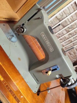 Máquina de coser antigua Alfa