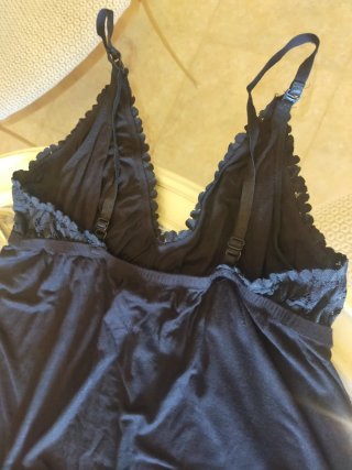 2 Camisones maternidad,uno encaje negro, otro beig