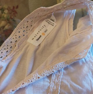 2 Camisones maternidad,uno encaje negro, otro beig