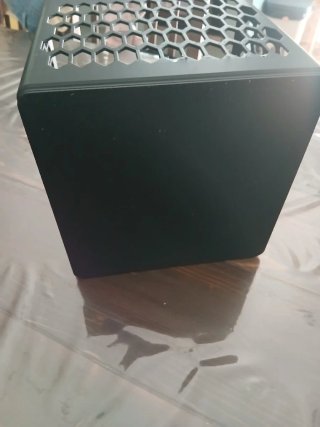 Caja de almacenamiento metálica negra