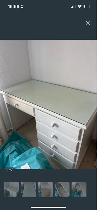 Escritorio blanco con tapa de cristal