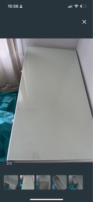 Escritorio blanco con tapa de cristal
