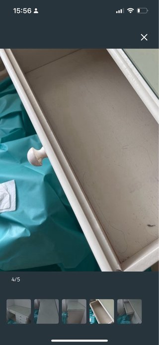 Escritorio blanco con tapa de cristal