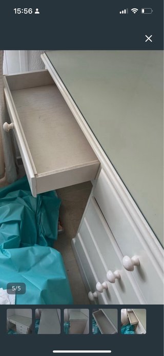 Escritorio blanco con tapa de cristal