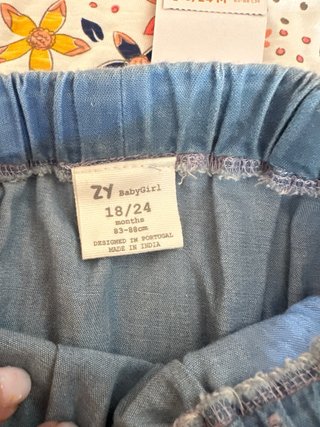 Conjunto floral niña