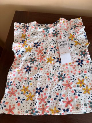 Conjunto floral niña