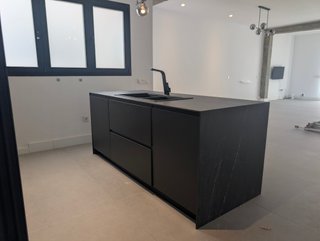 Cocina moderna completa negra y gris