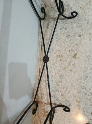 Entradita de forja y madera