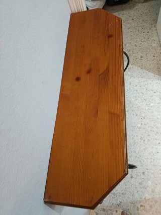 Entradita de forja y madera