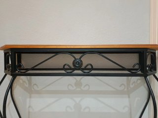 Entradita de forja y madera