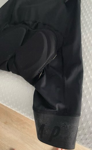 Culotte MAAP Negro con Detalles Rojos