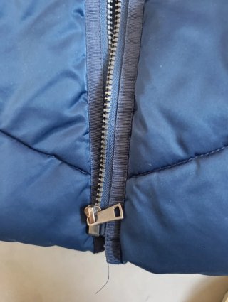 Abrigo niña azul marino con capucha
