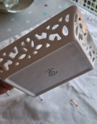 Cenicero de porcelana blanco y dorado