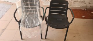 Sillas de terraza negras. 15€ unidad