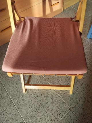Cojín silla rosa con lazos. 40 cm x 40 cm