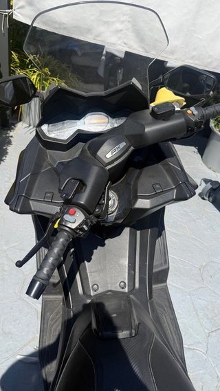 Maxi Scooter Negra