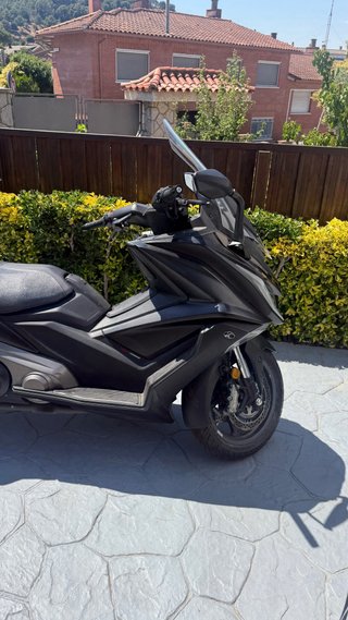 Maxi Scooter Negra