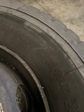 7 Llantas para Camión con gomas 265/70R17.5  20€pp