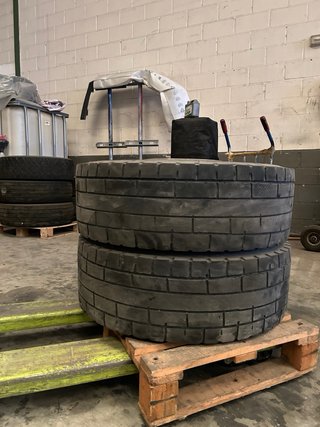 7 Llantas para Camión con gomas 265/70R17.5  20€pp
