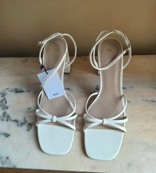 Sandalias Mango Blancas Tira Tobillo
