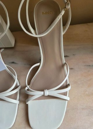 Sandalias Mango Blancas Tira Tobillo