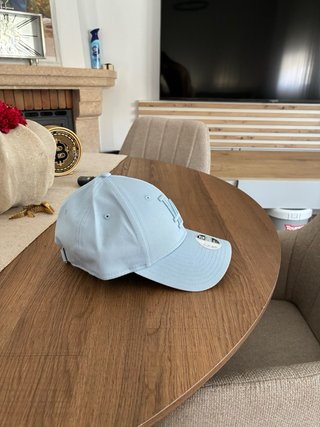 Gorra New Era LA 9FORTY Mujer – Azul Cielo