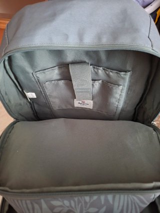 Mochila Pepe Jeans floral,de color gris- verde