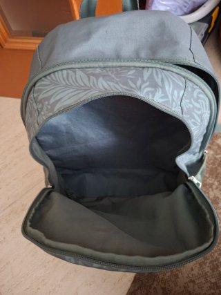Mochila Pepe Jeans floral,de color gris- verde