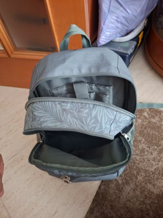 Mochila Pepe Jeans floral,de color gris- verde