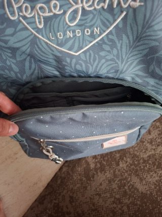 Mochila Pepe Jeans floral,de color gris- verde