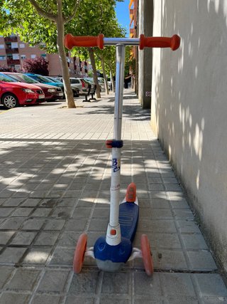 Patinete infantil 3 ruedas con luces. Niño