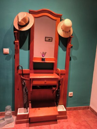 Mueble recibidor madera estilo antiguo