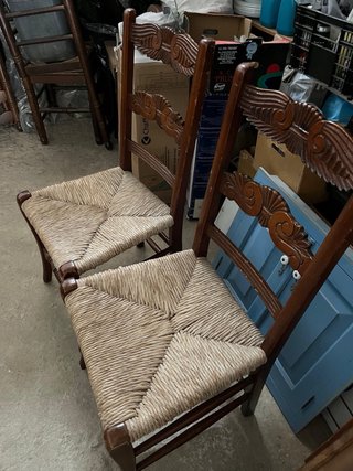Sillas de esparto y madera nuevas
