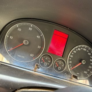 se vende Volkswagen Touran 2006 223.827km
