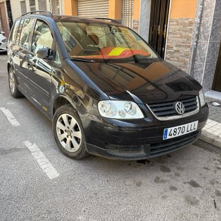 se vende Volkswagen Touran 2006 223.827km