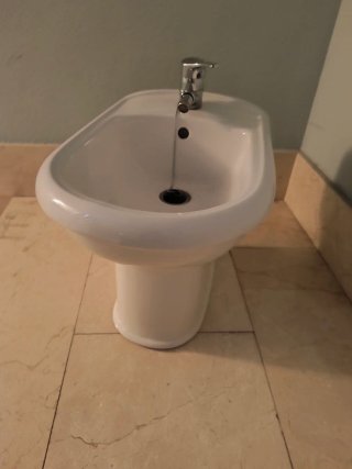 Bidé Sanitana blanco con grifo