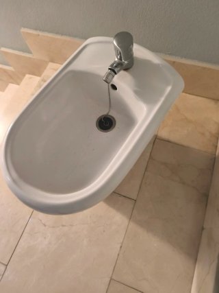 Bidé Sanitana blanco con grifo