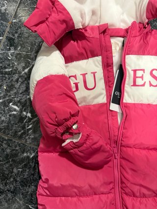 Buzo Guess Bebé Rosa y Blanco