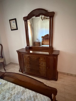 Cómoda de madera para dormitorio