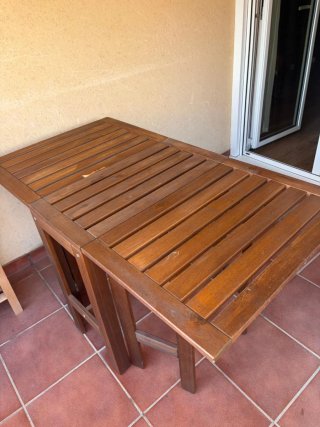 Mesa APPLARO Ikea  y sillas plegables Ikea.