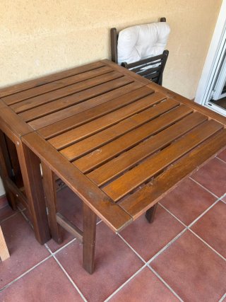 Mesa APPLARO Ikea  y sillas plegables Ikea.