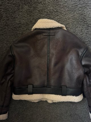 Chaqueta Zara efecto piel forrada