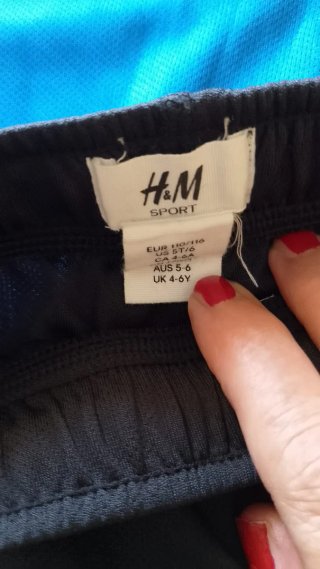 3 Pantaloncini H&M Bimbo Tg. 4/6 Anni