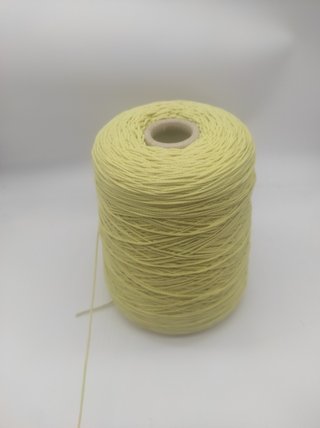 Filato giallo chiaro per costumi