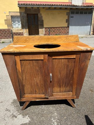 Muebles de habitación antiguos de madera