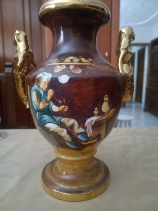 Jarrón antiguo de cerámica