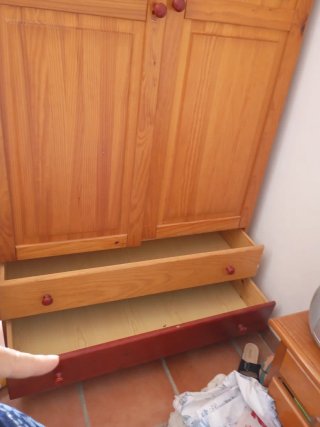 Armario de madera maciza