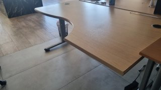 Mesa de oficina madera y metal